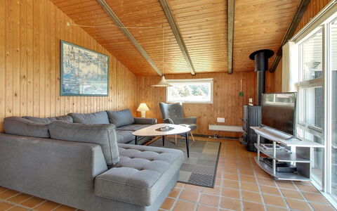 Alaia - 1Km from the Sea: Arbusto, Urban Design, Groundcover, Brick, Appartamento, Estate, Muratura, Balcone, Landscaping