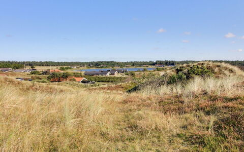 Lykke - 800M from the Sea: Arbusto, Urban Design, Groundcover, Brick, Appartamento, Estate, Muratura, Balcone, Landscaping