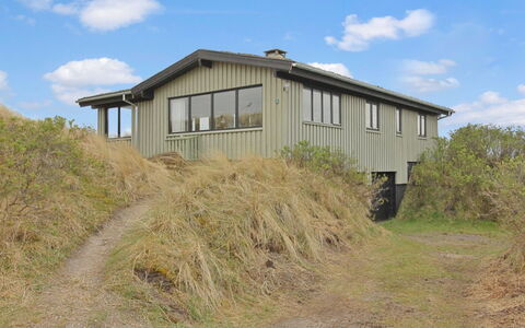 Lykke - 800M from the Sea: Arbusto, Urban Design, Groundcover, Brick, Appartamento, Estate, Muratura, Balcone, Landscaping