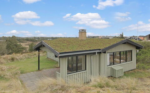 Lykke - 800M from the Sea: Arbusto, Urban Design, Groundcover, Brick, Appartamento, Estate, Muratura, Balcone, Landscaping