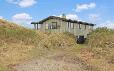 Lykke - 800M from the Sea: Arbusto, Urban Design, Groundcover, Brick, Appartamento, Estate, Muratura, Balcone, Landscaping