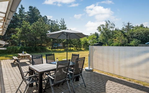 Yardila - 1.5Km from the Sea: Mobilia, Mobili Da Esterno, Sedia, Lotto, Shade, Tavolo Esterno, Giardino, Landscaping, Latifoglie, Cucina & Sala Da Pranzo Tavolo