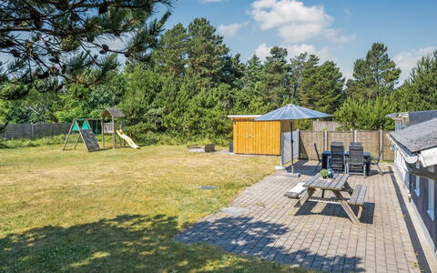 Yardila - 1.5Km from the Sea: Lotto, Villetta, Shade, Landscaping, Giardino, Estate, Prato, Cortile, Edifici Giardino, Backyard