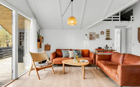 Ilsi - 1.5Km from the Sea: Pavimentazione, Legna, Interior Design, Pavimento, Pavimento In Legno, Soggiorno, Soffitto, Mobilia, Divano, Casa