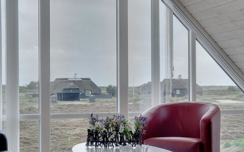 Dorte - 200M from the Sea: Arbusto, Urban Design, Groundcover, Brick, Appartamento, Estate, Muratura, Balcone, Landscaping
