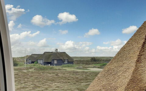 Dorte - 200M from the Sea: Arbusto, Urban Design, Groundcover, Brick, Appartamento, Estate, Muratura, Balcone, Landscaping