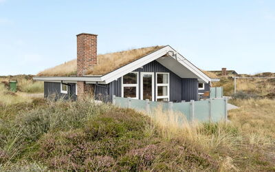 Tennie - 300M from the Sea