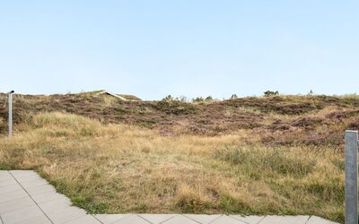 Tennie - 300M from the Sea