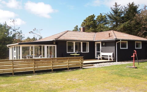Dane - 500M from the Sea: Tetto, Casa, Lotto, Casa, Villetta, Estate, Edifici Giardino, Shade, Log Cabin, Landscaping