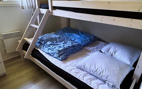 Dane - 500M from the Sea: Letto A Castello, Legna, Letto, Camera Da Letto, Pavimento, Pavimentazione, Mobilia, Bedding, Interior Design, Lenzuolo