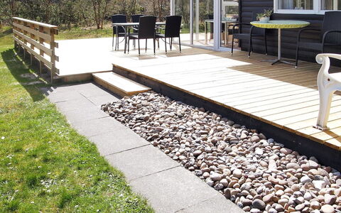 Dane - 500M from the Sea: Legna, Roccia, Materiale Composito, Passerella, Latifoglie, Plank, Giardino