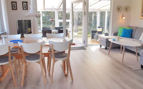 Dane - 500M from the Sea: Tetto, Casa, Lotto, Casa, Villetta, Estate, Edifici Giardino, Shade, Log Cabin, Landscaping
