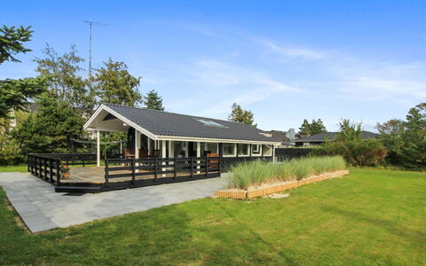 Hildegarde - 900M from the Sea: Shade, Prato, Struttura Esterna, Design, Cortile, Landscaping, Portico, Parco, Agriturismo, Recinzione
