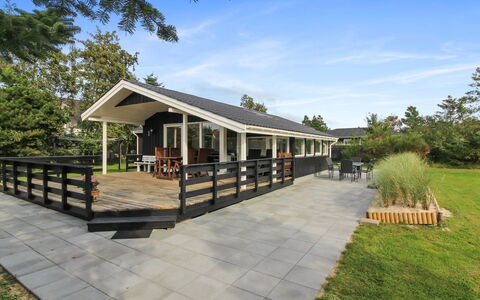 Hildegarde - 900M from the Sea: Portico, Shade, Latifoglie, Deck, Struttura Esterna, Plank, Design, Color Legno, Pergola, Passerella