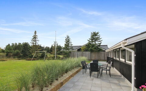 Hildegarde - 900M from the Sea: Lotto, Tetto, Casa, Giardino, Shade, Landscaping, Prato, Cortile, Estate, Backyard