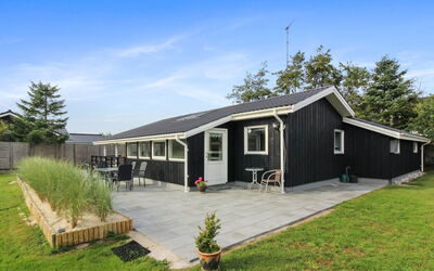 Hildegarde - 900M from the Sea