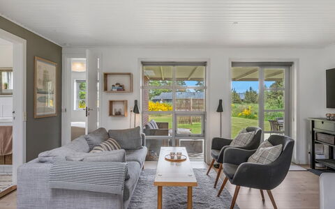 Agni - 800M from the Sea: Mobilia, Divano, Interior Design, Legna, Pavimentazione, Soggiorno, Soffitto, Pavimento, Casa