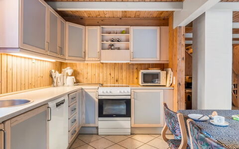 Urda - 1Km from the Sea: Cucina, Legna, Controsoffitto, Interior Design, Pavimentazione, Apparecchio Major, Soffitto, Cabinetry, Pavimento, Elettrodomestico Da Cucina