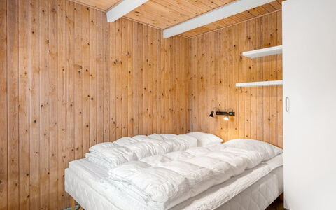 Urda - 1Km from the Sea: Camera Da Letto, Legna, Letto, Interior Design, Soffitto, Lenzuolo, Bedding, Pavimento, Pavimentazione, Illuminazione