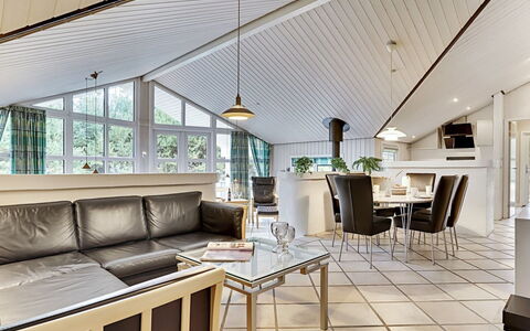 Guththorm - 600M from the Sea: Soffitto, Interior Design, Divano, Mobilia, Pavimentazione, Pavimento, Soggiorno, Lampada, Sedia