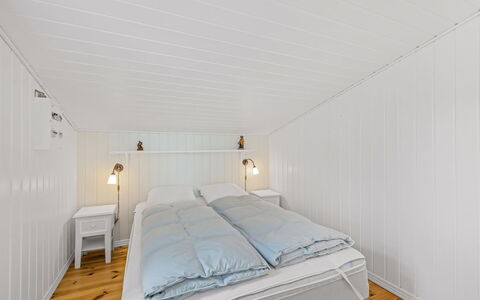 Dortea - 600M from the Sea: Legna, Pavimentazione, Soffitto, Pavimento, Interior Design, Camera Da Letto, Pavimento In Legno, Camera, Letto, Plank