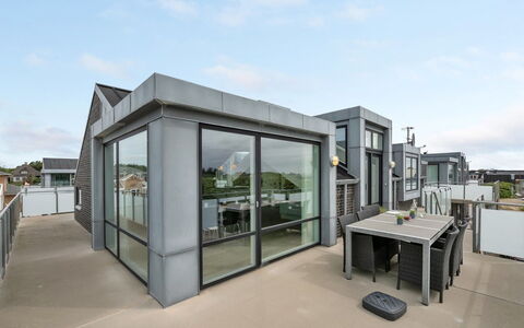 Anneka - 200M from the Sea: Casa, Tetto, Casa, Villetta, Capannone, Edifici Giardino, Raccordo, Cortile, Log Cabin, Capanna