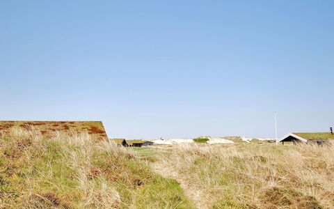 Herfrith - from the Sea: Arbusto, Urban Design, Groundcover, Brick, Appartamento, Estate, Muratura, Balcone, Landscaping