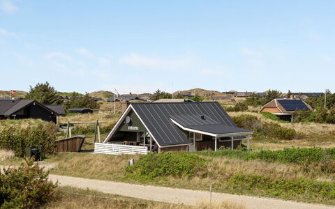 Alleta - 600M from the Sea: Arbusto, Urban Design, Groundcover, Brick, Appartamento, Estate, Muratura, Balcone, Landscaping