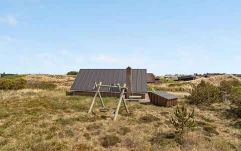 Alleta - 600M from the Sea: Arbusto, Urban Design, Groundcover, Brick, Appartamento, Estate, Muratura, Balcone, Landscaping