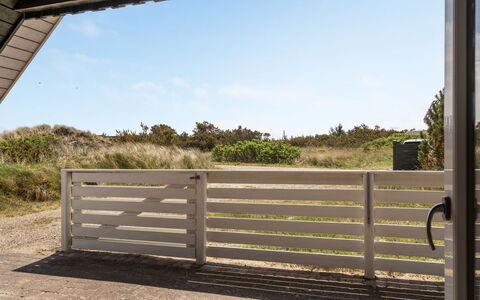 Alleta - 600M from the Sea: Arbusto, Urban Design, Groundcover, Brick, Appartamento, Estate, Muratura, Balcone, Landscaping