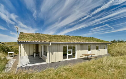 Gundine - from the Sea: Arbusto, Urban Design, Groundcover, Brick, Appartamento, Estate, Muratura, Balcone, Landscaping