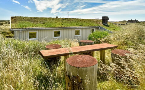 Gundine - from the Sea: Arbusto, Urban Design, Groundcover, Brick, Appartamento, Estate, Muratura, Balcone, Landscaping