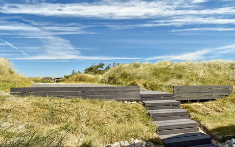 Gundine - from the Sea: Arbusto, Urban Design, Groundcover, Brick, Appartamento, Estate, Muratura, Balcone, Landscaping