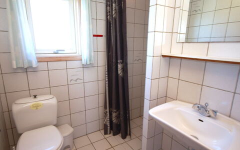 Riborg - from the Sea: Idraulico Fixture, Parete, Bagno, Lavandino Del Bagno, Toilet Seat, Pavimentazione, Pavimento, Lavello, Gabinetto, Idraulico