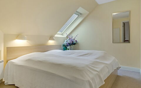 Jannike - 100M from the Sea: Interior Design, Pavimentazione, Camera Da Letto, Soffitto, Letto, Legna, Pavimento, Mobilia, Camera, Tessile