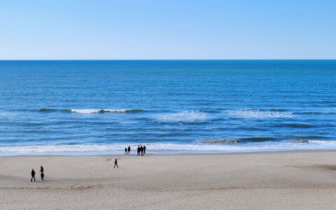 Jannike - 100M from the Sea: Blu, Acqua, Corpo D'Acqua, Spiaggia, Ambiente Naturale, Orizzonte, Mare, Costa