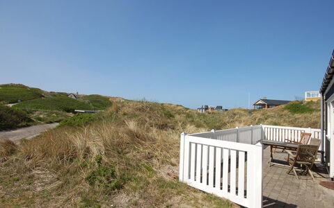 Eleonore - 100M from the Sea: Casa, Tetto, Casa, Villetta, Capannone, Edifici Giardino, Raccordo, Cortile, Log Cabin, Capanna