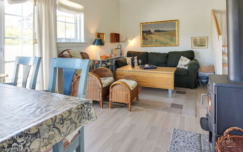 Eleonore - 100M from the Sea: Casa, Tetto, Casa, Villetta, Capannone, Edifici Giardino, Raccordo, Cortile, Log Cabin, Capanna