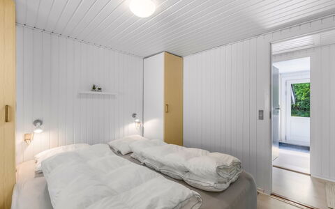 Fredger - 1.8Km from the Sea: Legna, Soffitto, Camera Da Letto, Interior Design, Pavimentazione, Pavimento, Letto, Casa, Bedding, Lenzuolo