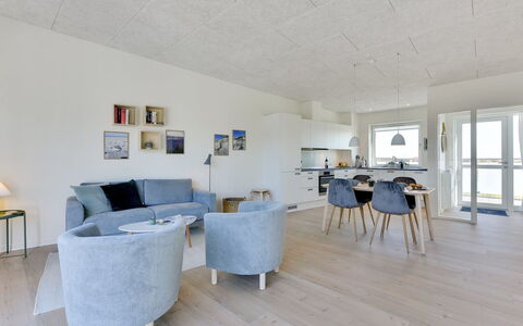 Aiana - 250M from the Sea: Pavimentazione, Soffitto, Pavimento, Interior Design, Mobilia, Camera, Sedia, Appartamento, Pavimento In Legno, Soggiorno