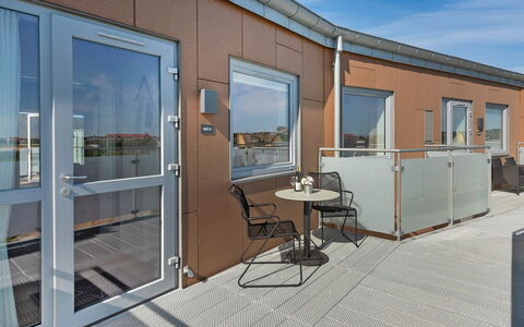 Aiana - 250M from the Sea: Materiale Composito, Appartamento, Bicchiere, Sedia, Color Legno, Balcone, Illuminazione Diurna, Latifoglie, Alluminio
