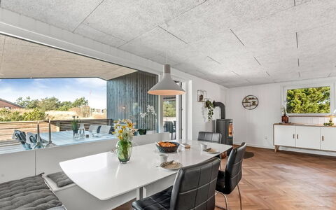 Bela - from the Sea: Soffitto, Pavimentazione, Mobilia, Interior Design, Pavimento, Lampada, Sedia, Cucina & Sala Da Pranzo Tavolo, Camera, Cucina