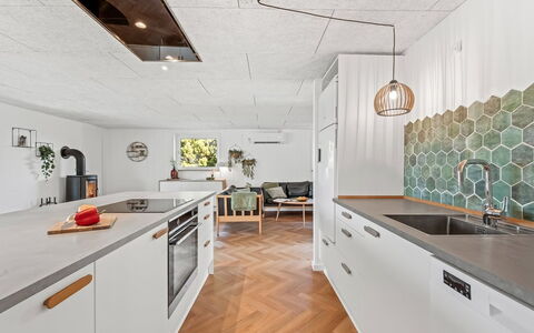 Bela - from the Sea: Pavimentazione, Cucina, Legna, Soffitto, Controsoffitto, Pavimento, Interior Design, Apparecchio Major, Elettrodomestico Da Cucina, Lampada