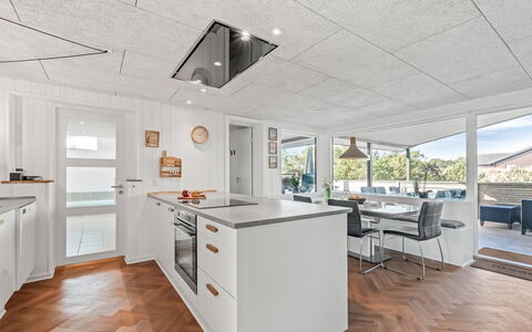 Bela - from the Sea: Soffitto, Legna, Pavimentazione, Pavimento, Interior Design, Cucina, Apparecchio Major, Controsoffitto, Lampada, Elettrodomestico Da Cucina