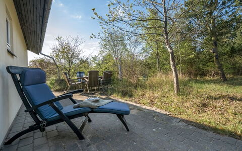 Mirva - 800M to the Fjord: Mobilia, Mobili Da Esterno, Sedia, Luce Del Sole, Shade, Giardino, Landscaping, Lettino, Backyard, Eco Hotel