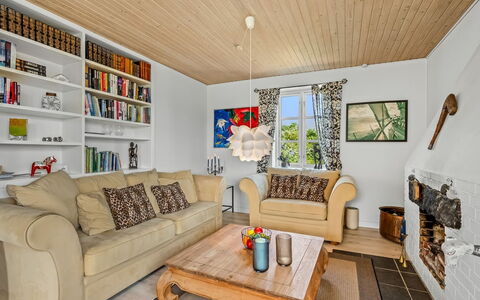 Urte - from the Sea: Mobilia, Interior Design, Divano, Pavimentazione, Pavimento, Legna, Soffitto, Soggiorno, Camera, Pavimento In Legno