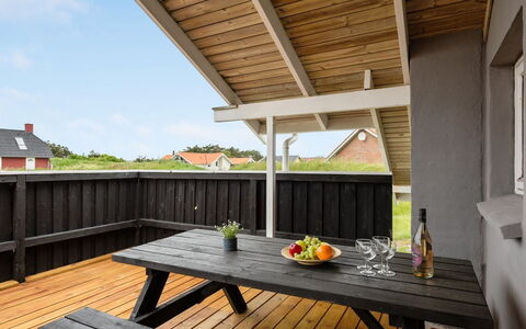Solbritt - 330M to the Fjord: Arbusto, Urban Design, Groundcover, Brick, Appartamento, Estate, Muratura, Balcone, Landscaping