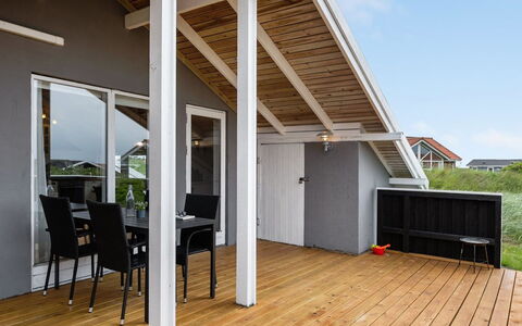 Solbritt - 330M to the Fjord: Arbusto, Urban Design, Groundcover, Brick, Appartamento, Estate, Muratura, Balcone, Landscaping