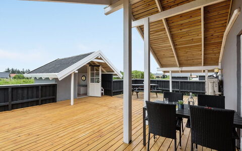 Solbritt - 330M to the Fjord: Arbusto, Urban Design, Groundcover, Brick, Appartamento, Estate, Muratura, Balcone, Landscaping
