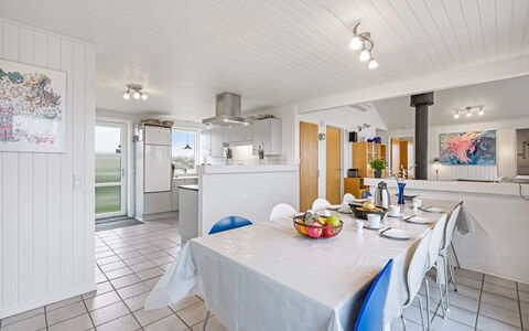 Gottfreda - 330M to the Fjord: Soffitto, Pavimentazione, Pavimento, Interior Design, Casa, Mobilia, Porta, Sedia, Cucina, Controsoffitto